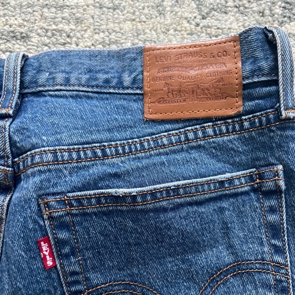 Levi's Wedgie Straight Fit Woman's Jeans - Picture 2 of 8